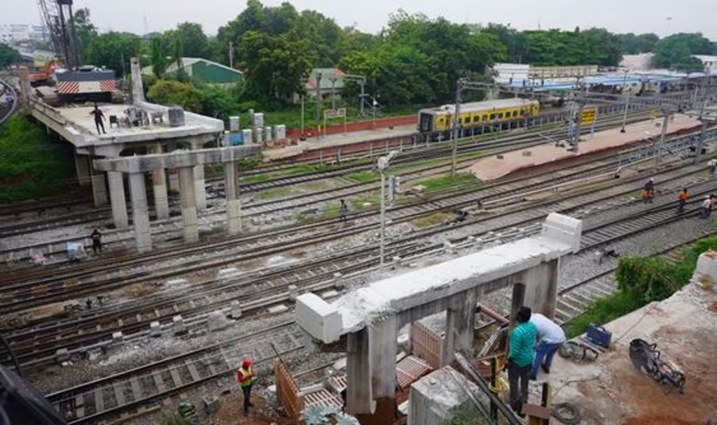 திருச்சியின் அடையாளமாக இருந்த பழமைவாய்ந்த ஜங்ஷன் பாலம் அகற்றம்